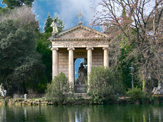 Tempio di Esculapio a Villa Borghese