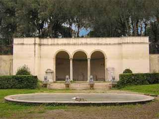 Portico dei Leoni a Villa Borghese